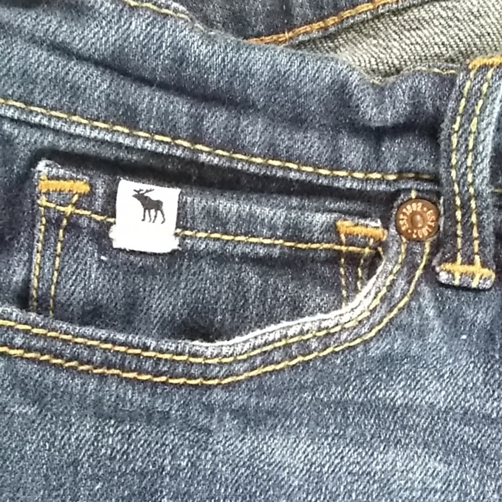 Abercrombie cute stretch jeans. - Picture 7 of 13